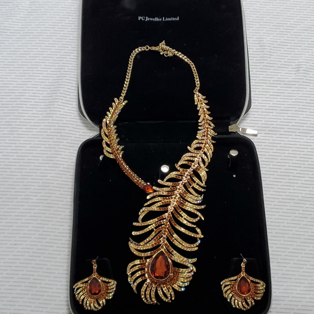 Statement necklace and earrings set